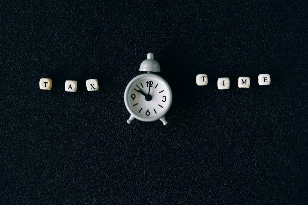 Image of a clock representing deadlines for filing injury claims — mistakes in injury claims