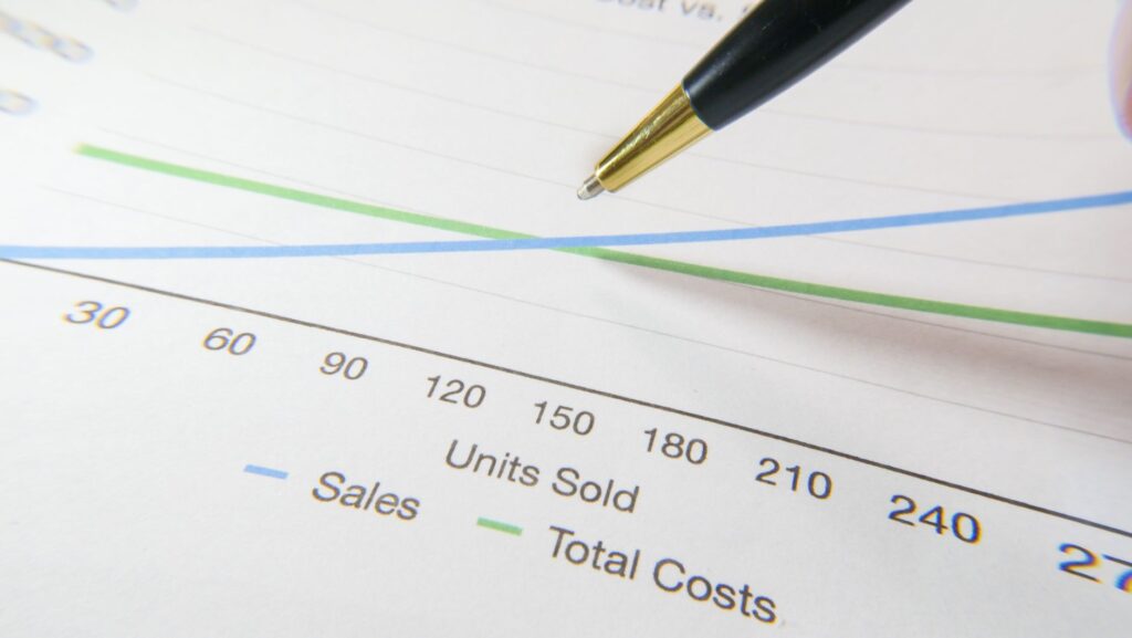 A chart comparing short-term and long-term injury treatment costs — medical bills settlement