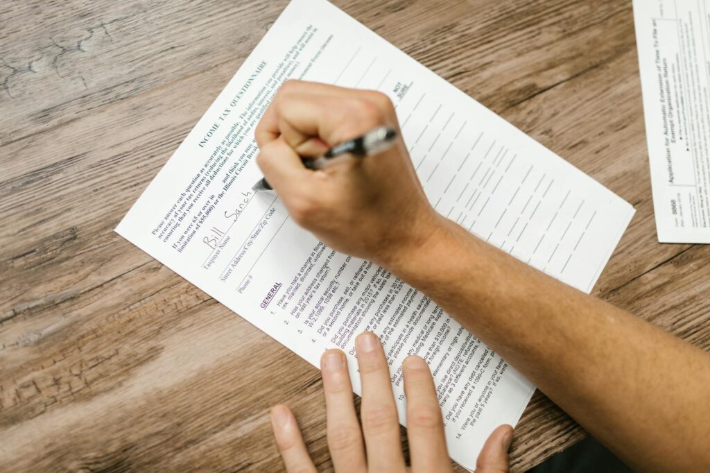 An image showing a person filling out a settlement calculator form. — injury claim calculator