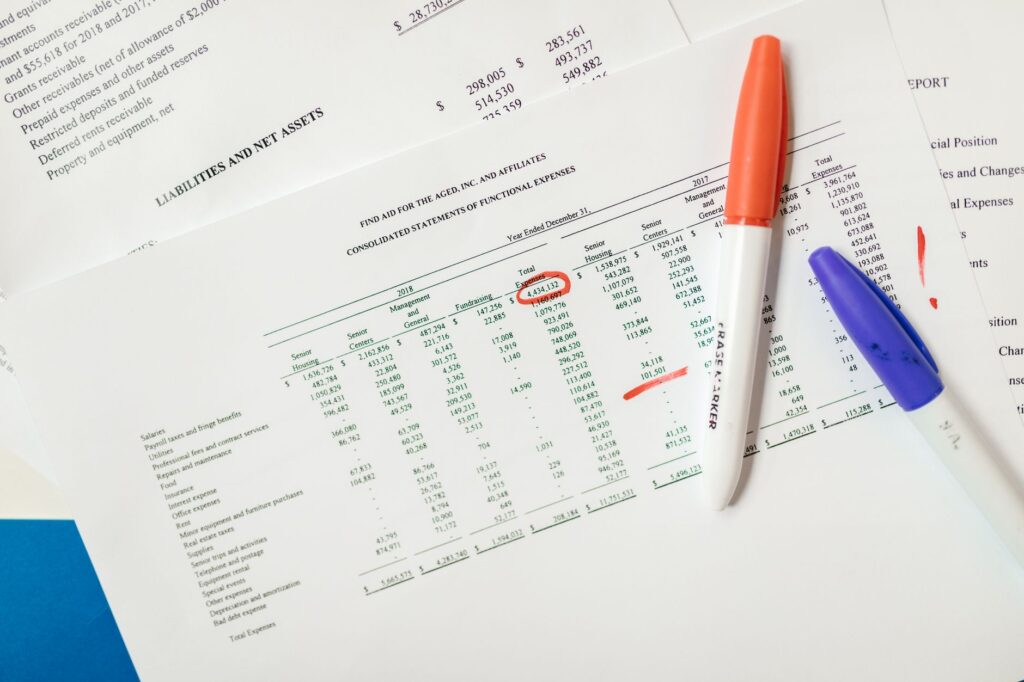 A chart showing different factors affecting injury claim settlements, such as liability, medical expenses, and documentation.