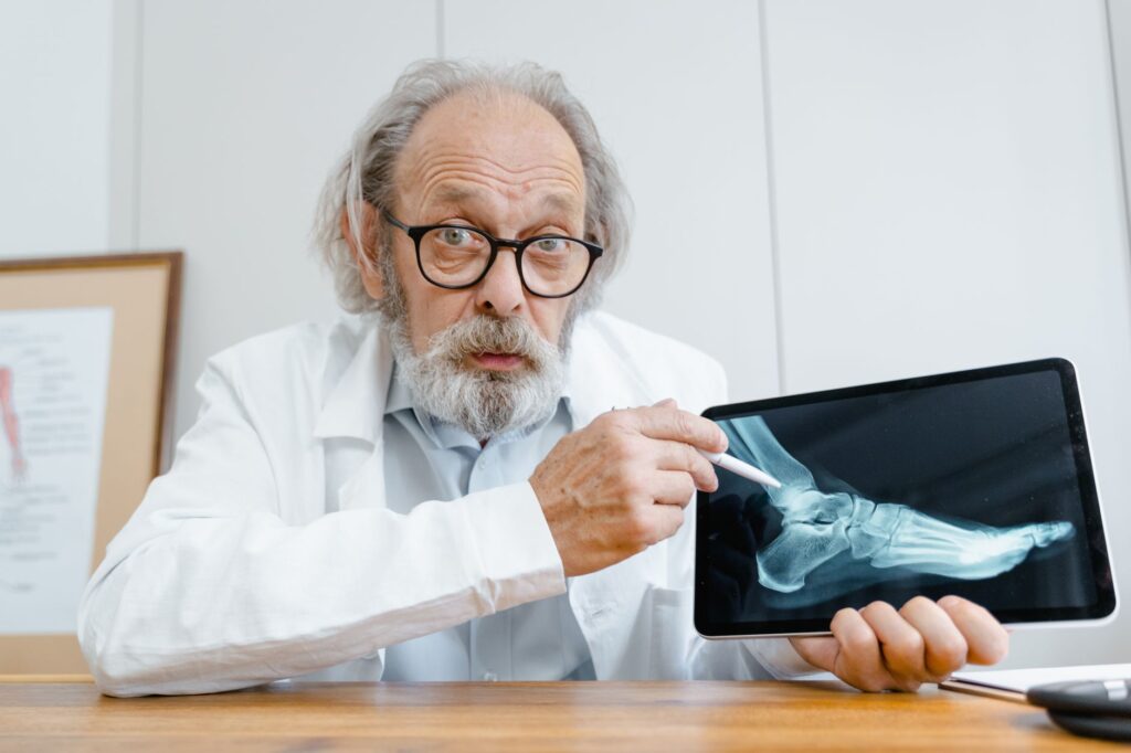 A doctor examining an injury, representing the importance of immediate medical attention. — mistakes in injury claims