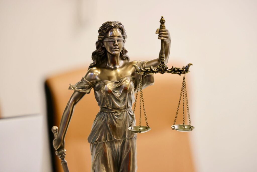 A flowchart depicting the process of determining compensation reduction based on comparative negligence settlement principles.