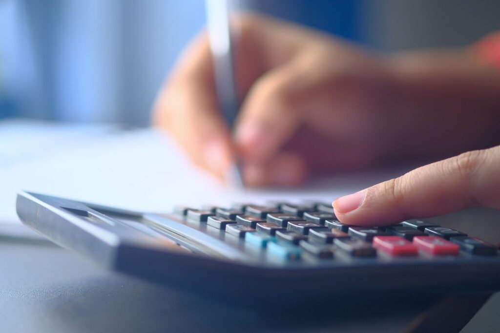 A visual representation of common user input mistakes for settlement calculators. — settlement calculator accuracy