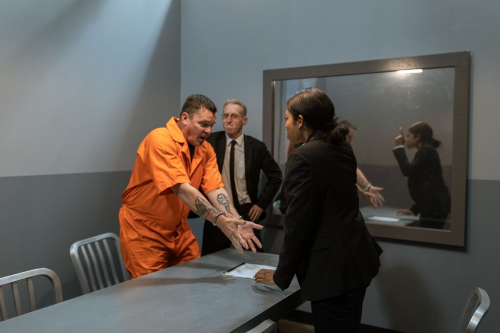 An image depicting a courtroom versus a negotiation table — settlement vs lawsuit