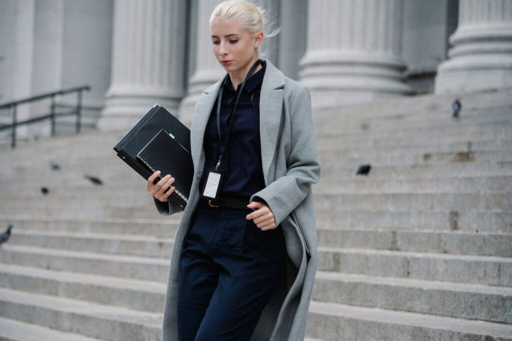 An infographic showing steps to choosing an injury lawyer. — choosing injury lawyer
