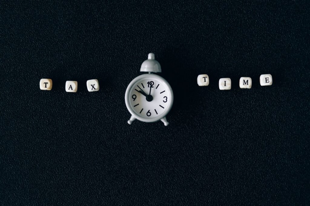 A clock indicating deadlines to highlight the importance of time management — mistakes in injury claims