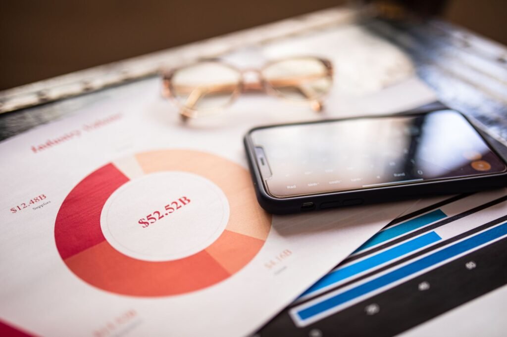 Infographic displaying factors affecting personal injury claim amounts.