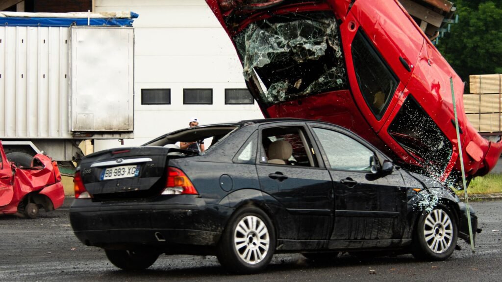 Infographic showing average car accident settlement amounts by state.