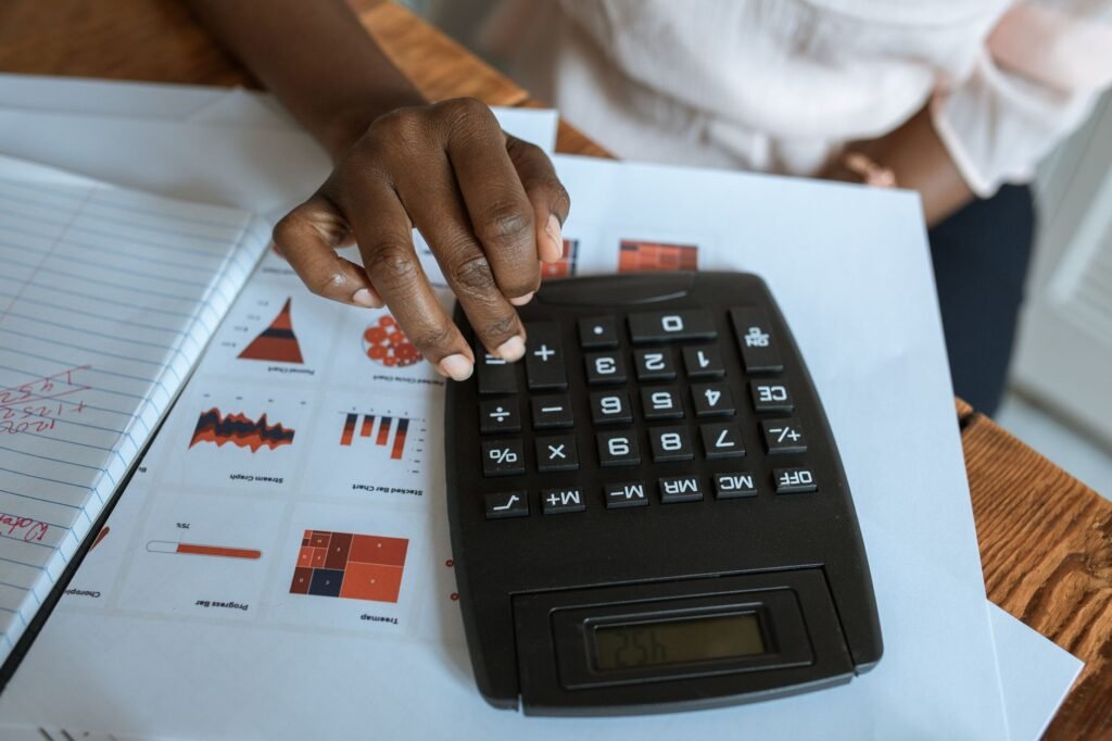 Infographic showing the steps to calculate lost income from an injury. — lost wages calculation injury claim