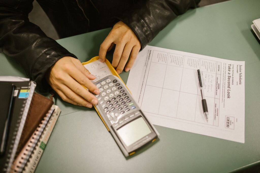 Visual guide on how to use an injury claim calculator step-by-step.