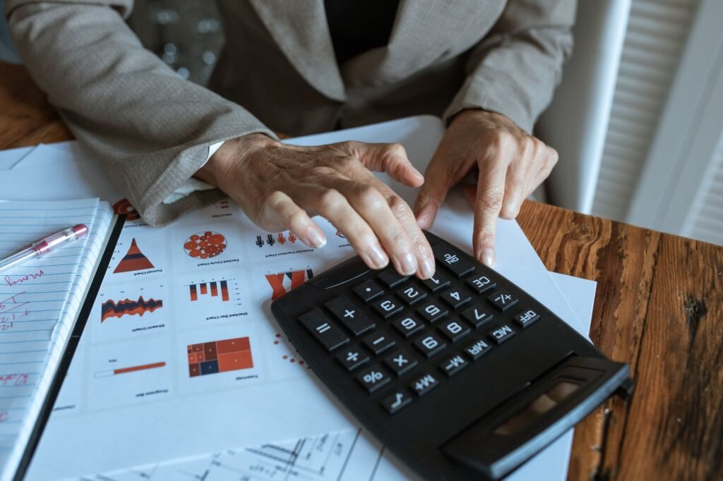 A step-by-step graphic on calculating economic damages. — economic vs non-economic damages