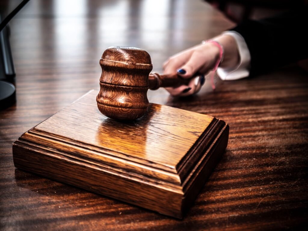 An image depicting a courtroom scene to represent trial verdicts. — settlement vs trial verdict