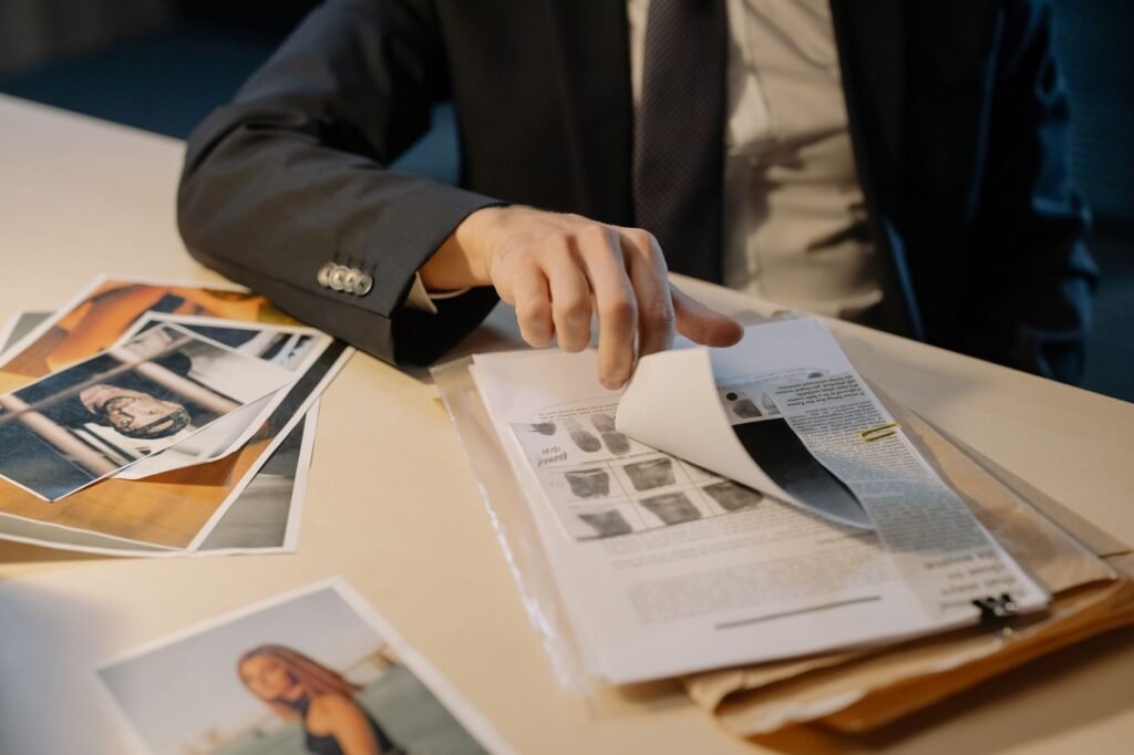 An image of a person gathering documents for their injury claim. — estimating injury claim online