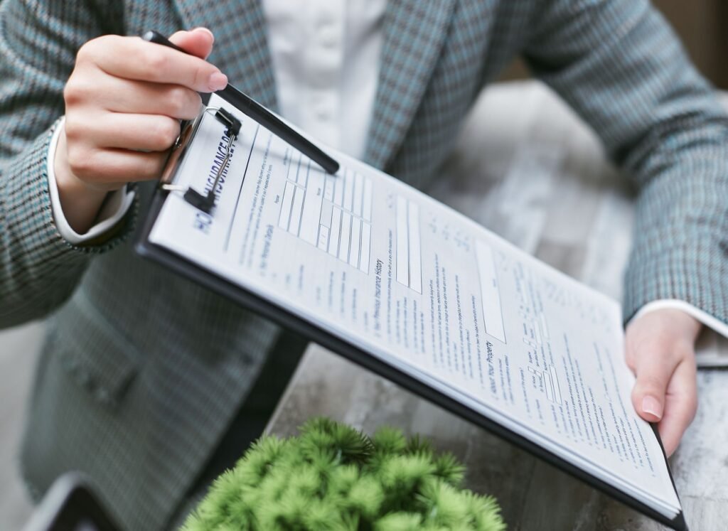 Photo of an insurance adjuster reviewing a claim with a focus on factors affecting injury claim
