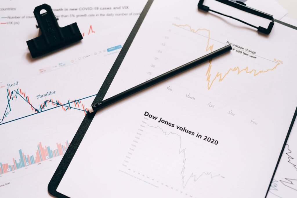 A chart showing the differences between economic, non-economic, and punitive damages. — types of damages in injury claims