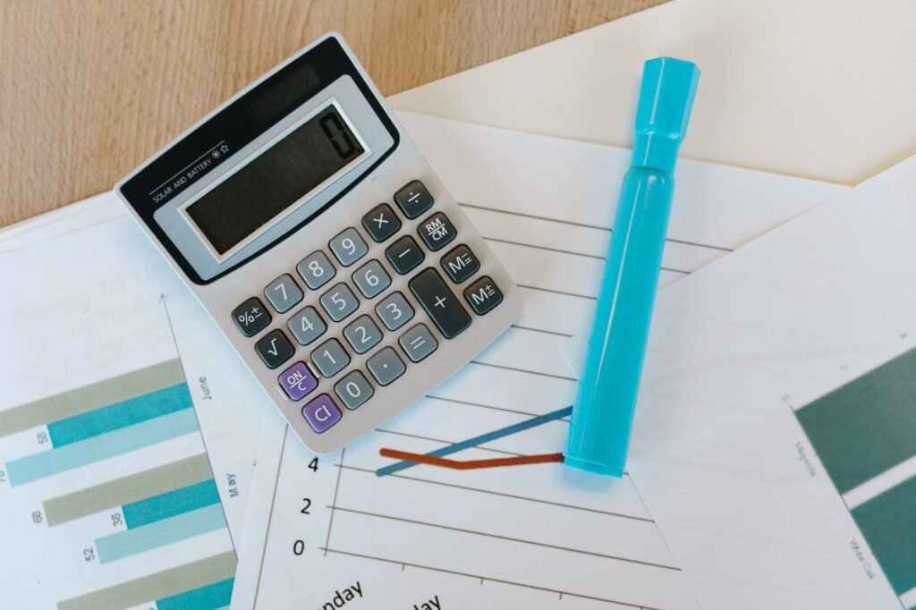 A graphic showcasing tips for negotiating settlements based on calculator results. — step by step injury claim calculator